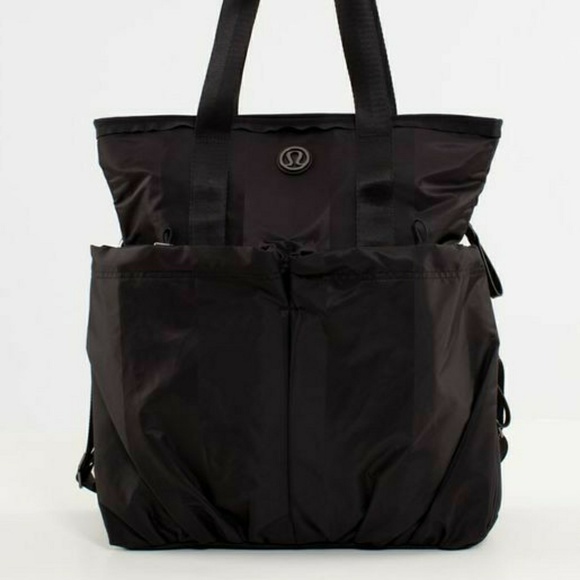 lululemon athletica Handbags - Like new Flow and Go Lululemon Tote